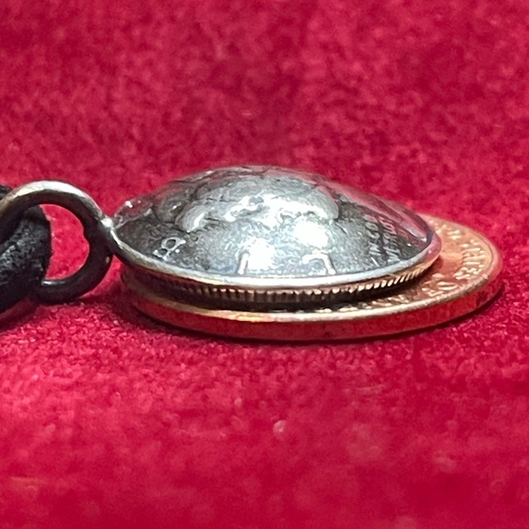 Silver dôme Coin Pendant Necklace - Picture 5 of 5